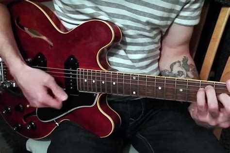 Whammy Bar Essentials: Mastering Guitar Tremolo Techniques.